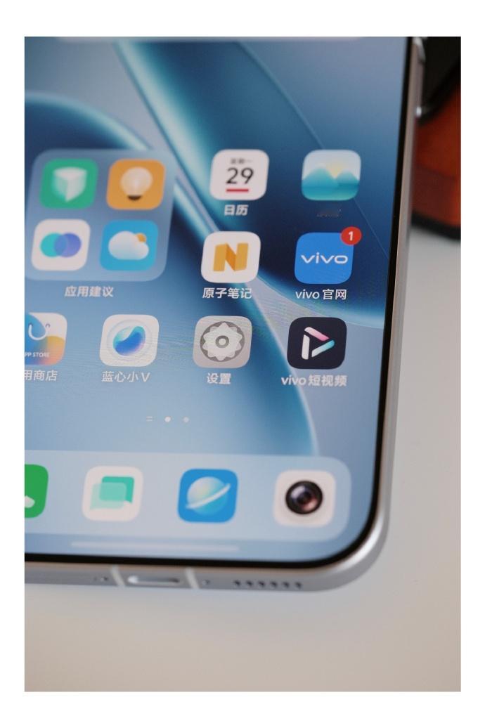 颜控党狂喜！这新机的手感直接焊在我手上📱

这次的新机真的狠狠延续了系列的优秀