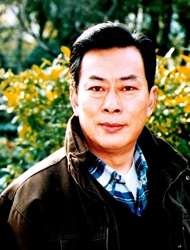 1984年，宝贝儿子患了癫痫病，不久后，王诗槐离婚，和有智力残疾的儿子相依为命，