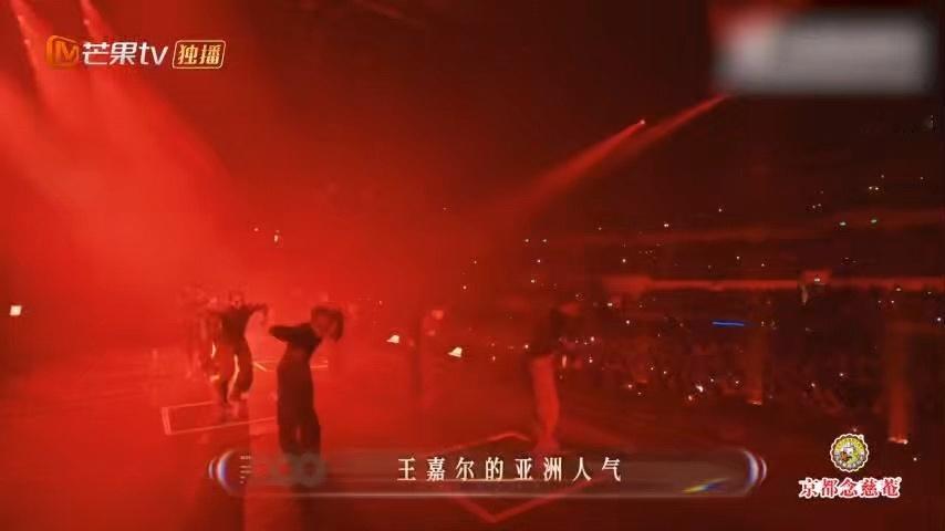 起猛了在声生不息看到王嘉尔了  第一次直观的感受到了王嘉尔在海外的人气，声生不息