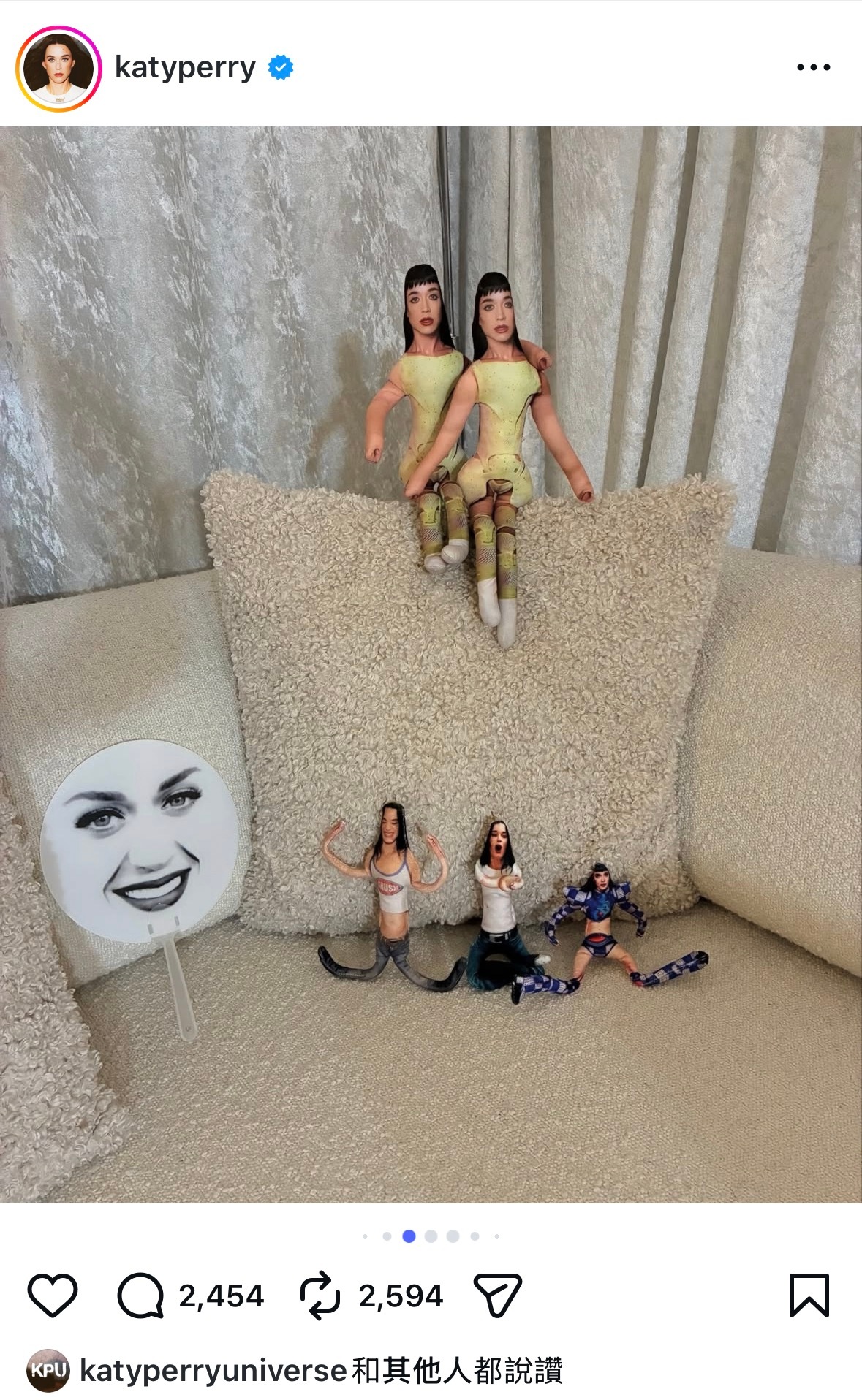 Katy Perry 晒去年巡演在中国收到的水果干与果扇： 