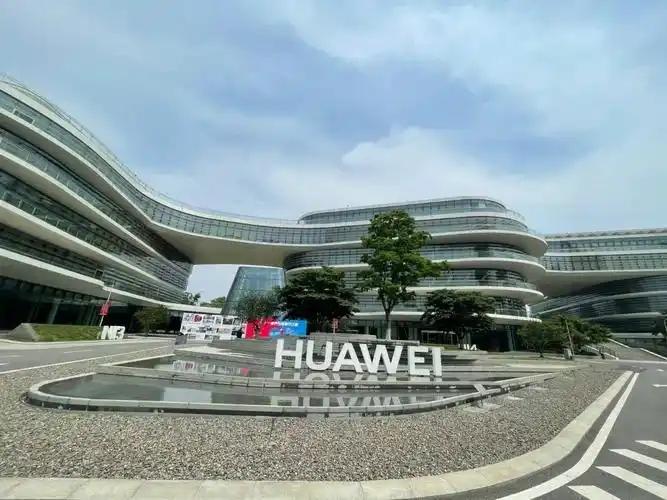 都精明了。华为不上市，大疆不上市，现在连那个猛得一塌糊涂的AI新贵DeepSee