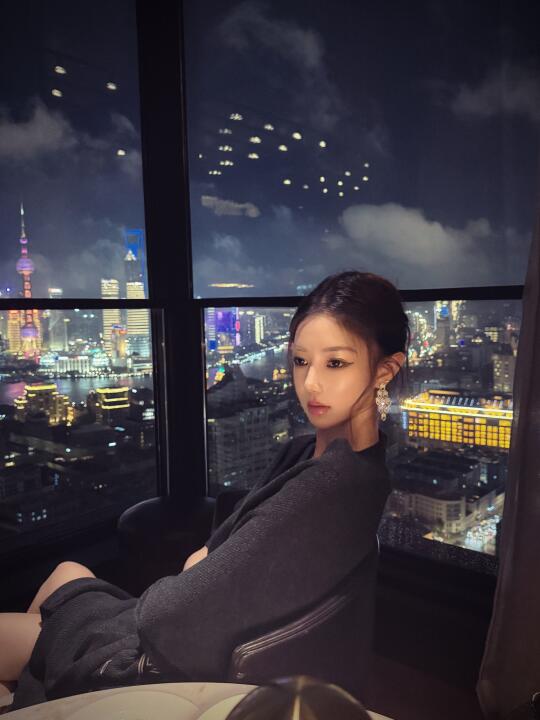 1 of ur girls tonight