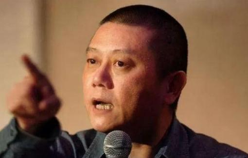 王朔就曾直言：台湾就是一个小岛，你打它干什么？只要把台湾海峡划成战区，台湾上空禁