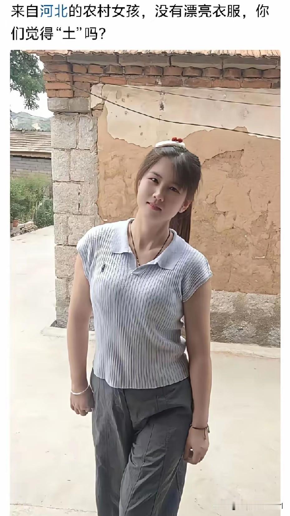 人靠衣裳马靠鞍
道理不全在里边
衣服不好要得体
面容不娇体态美
一白可以遮三丑