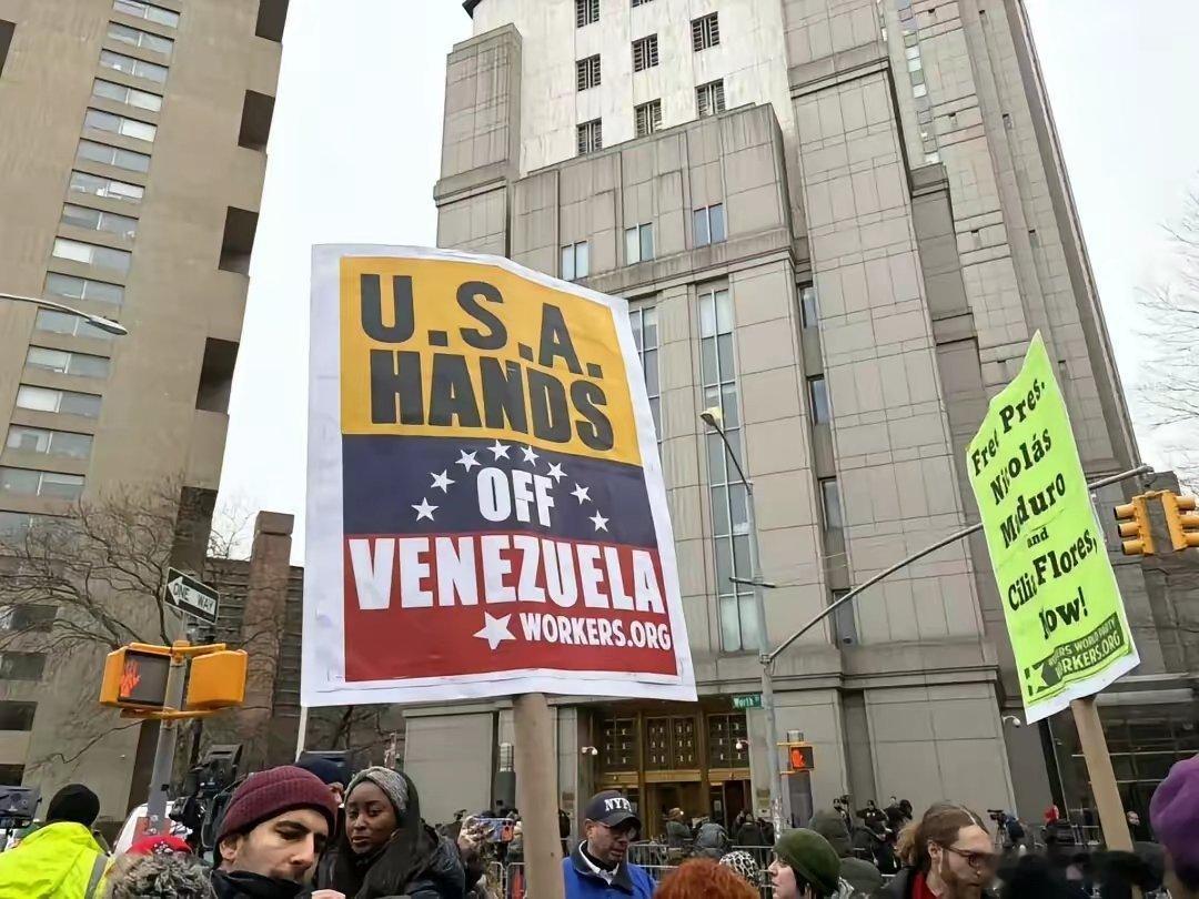 委内瑞拉又给世界做了一回镜子。最近委内瑞拉又火了，但不是因为石油，而是因为一场从