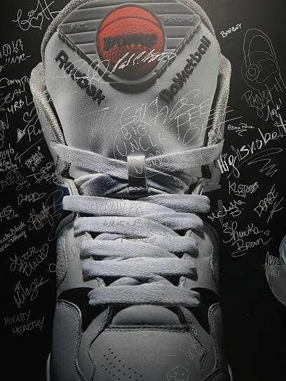 亨利慕时的新表 PUMP 勾起我的童年回忆。Reebok 的 PUMP 篮球鞋是