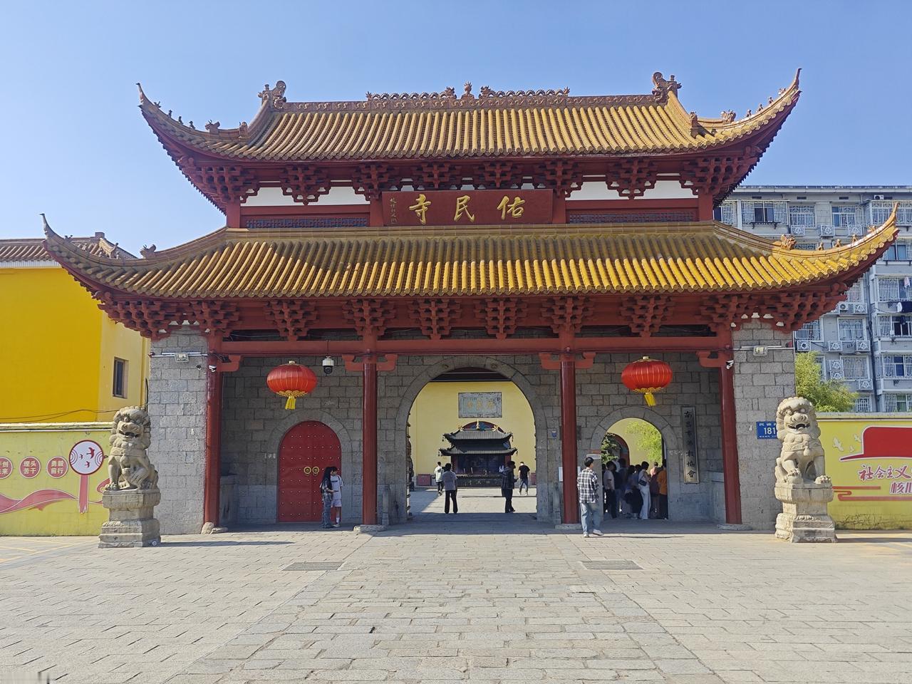 佑民寺，是南昌城内唯一的寺庙，也是洪州禅的祖庭。本地有句谚语“南昌穷是穷，还有三