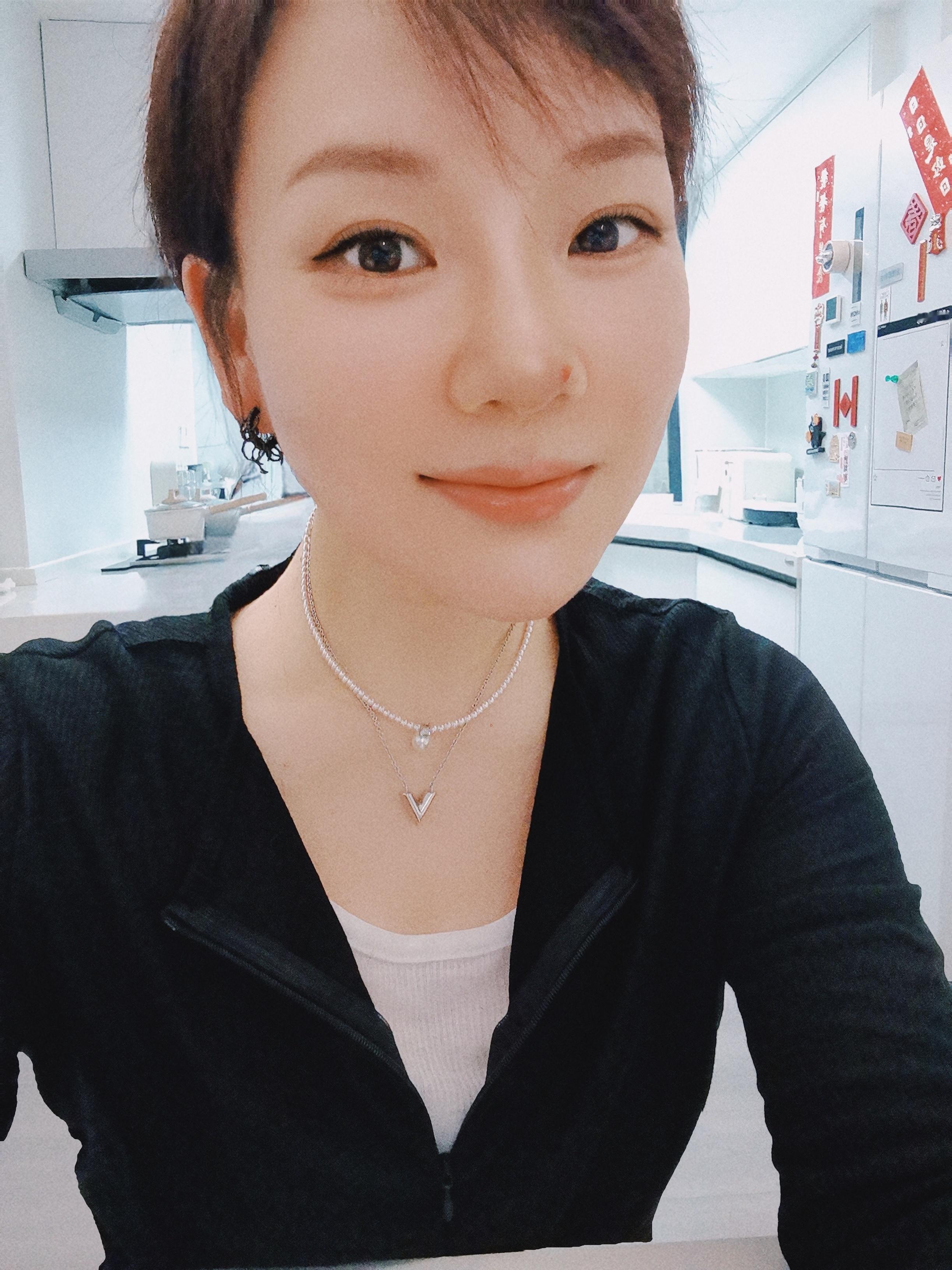 生活手记 鼻子上的痘还没好，不应该挤破皮的睡觉养痘了，大家晚安