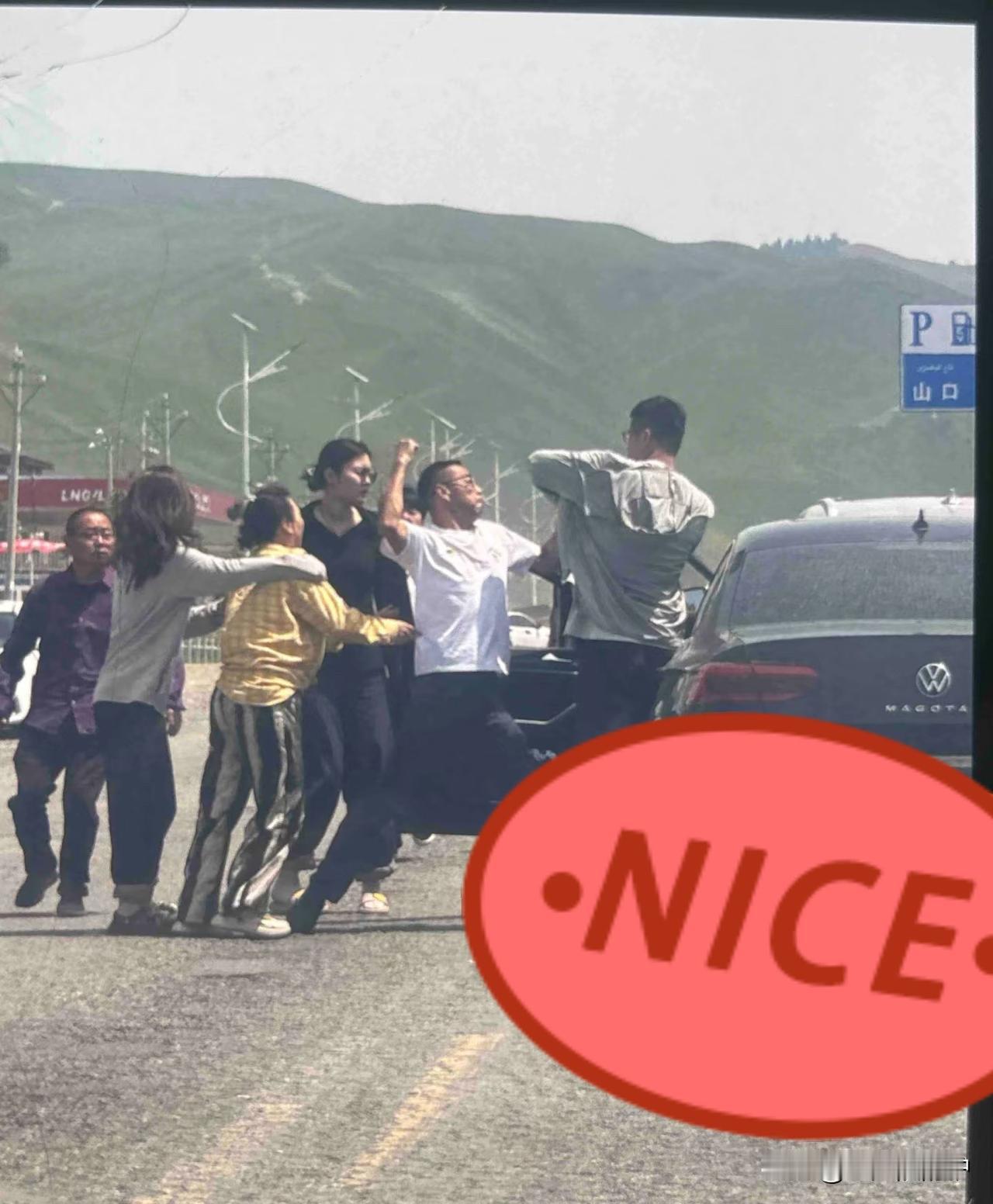 独库公路的“堵”与新疆的暖

第二次踏上新疆这片广袤而迷人的土地，十几天的游玩时