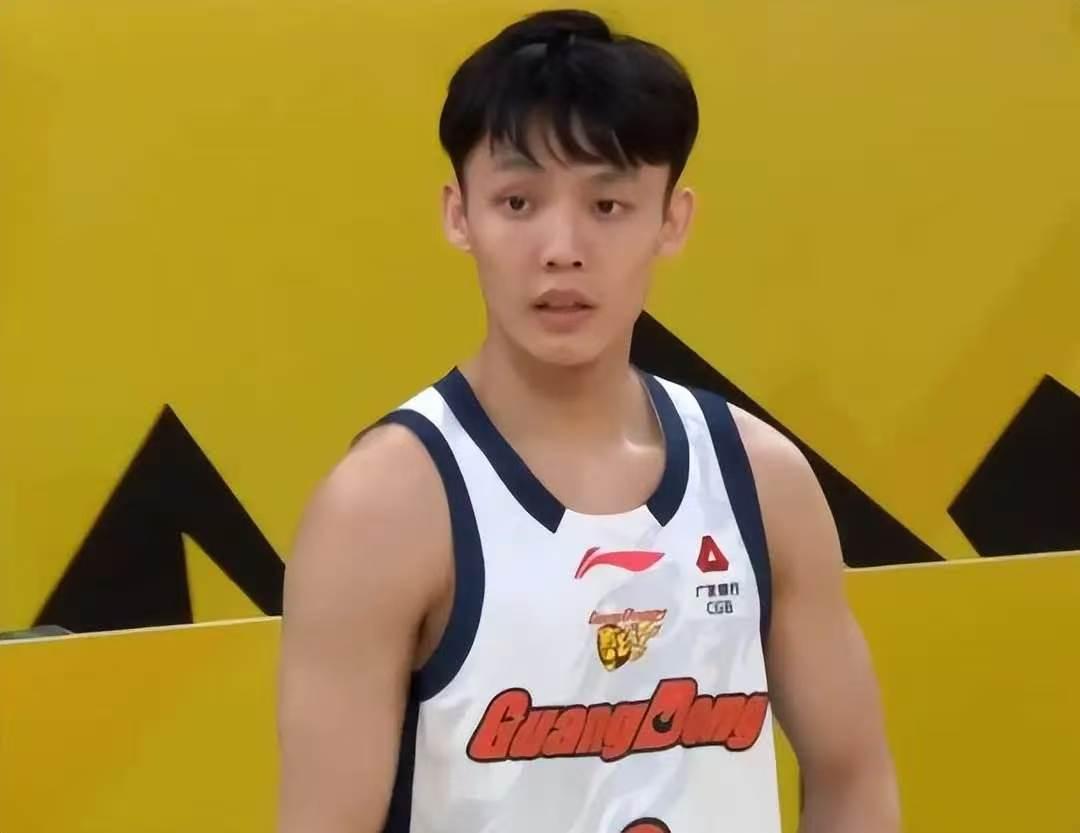 广东91–85赢了广厦，冷吗？不冷。
这不是运气好，是真打出来的。
广东那会儿就