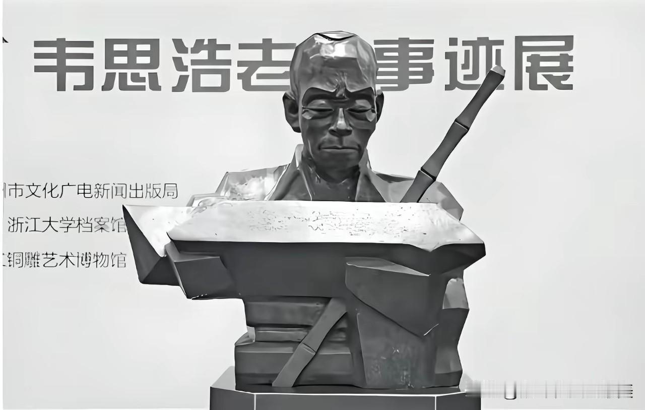 终于搞明白了，

杭州图书馆馆长那话为什么过十几年还能火

不是因为说的多好，而