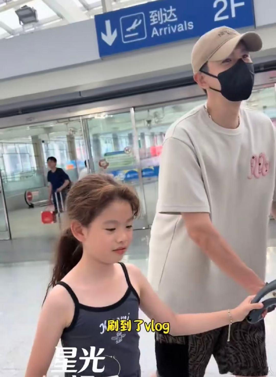 经超小李琳7岁女儿身高经超小李琳女儿都这么大了！经超小李琳女儿都这么大了