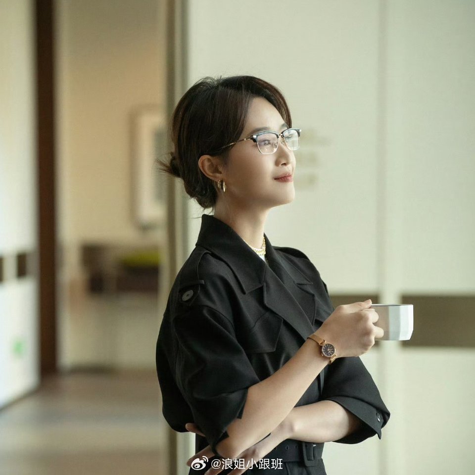 《玫瑰的故事》女主演就差刘亦菲没来浪姐了，期待姐姐来玩啊~1️⃣刘亦菲 饰 黄亦