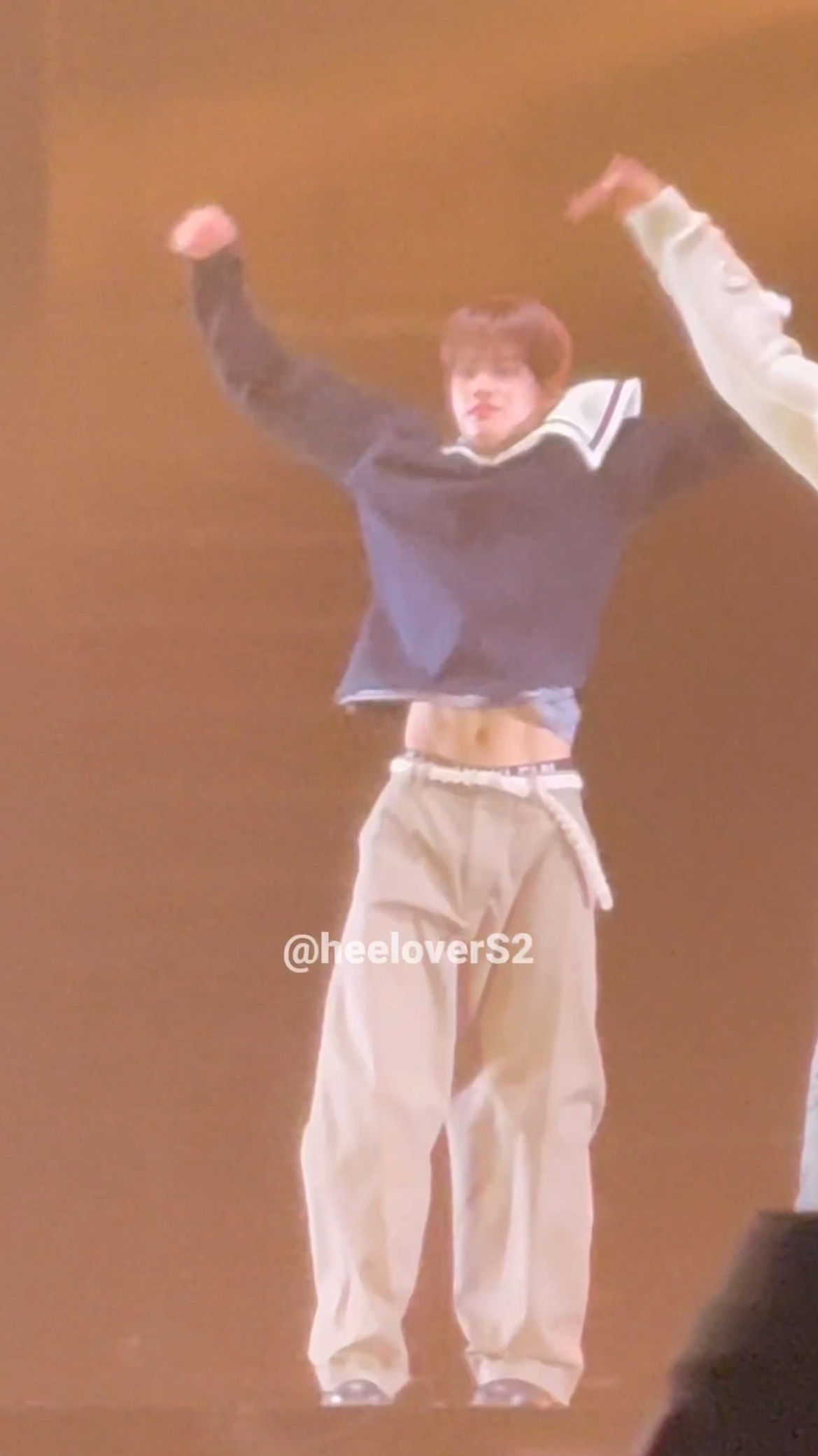 我就说有好人吧来看我男神的腹肌线条🥵  专栏 · 炤熙的身体图鉴(ෆ ͒•∘̬