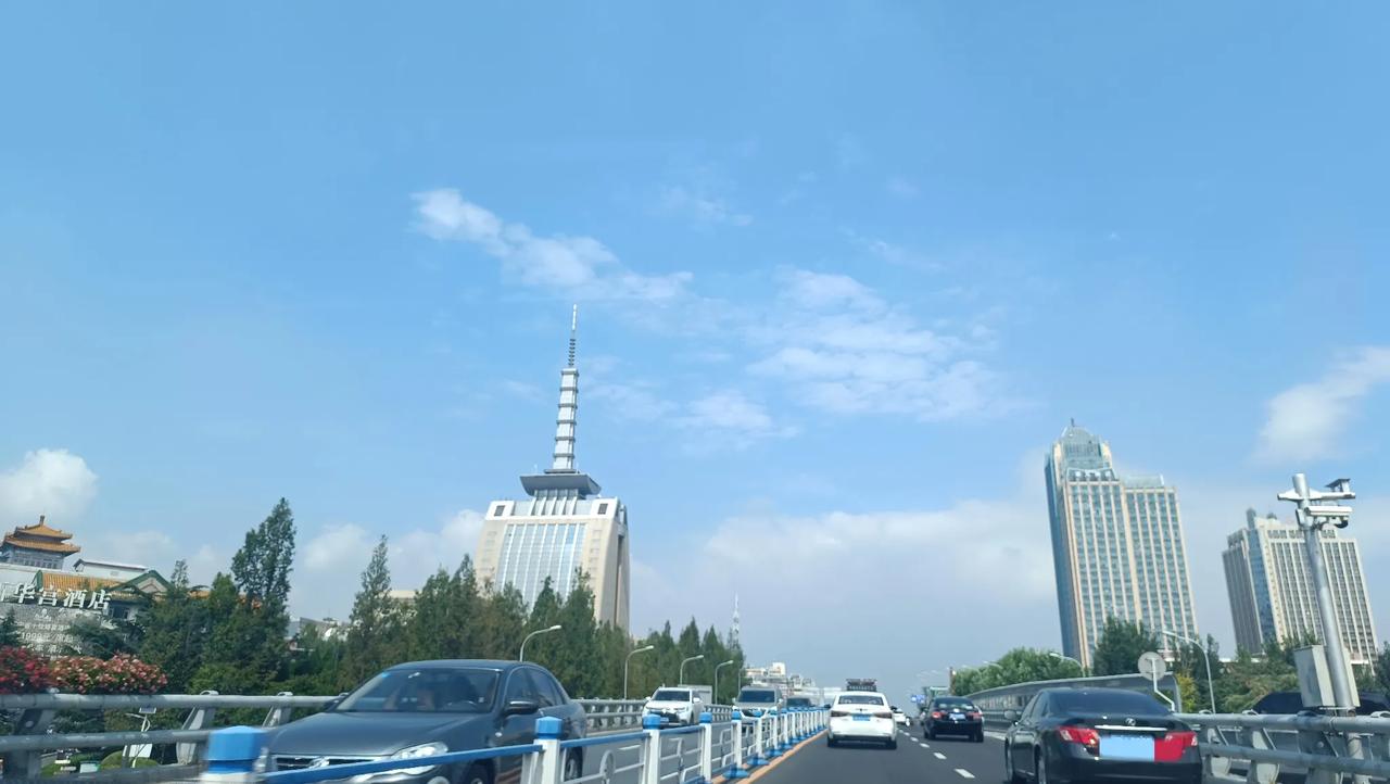 #周末放松时刻#
昨天我跟Yaya逛街，Ya爸跟同事下午摸鱼[皱眉]去的妈祖庙，