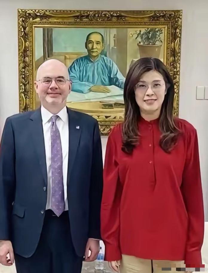 台海又爆出新鲜事儿！4月22日，岛内一场备受关注的会面顺利结束，国民党主席郑丽文