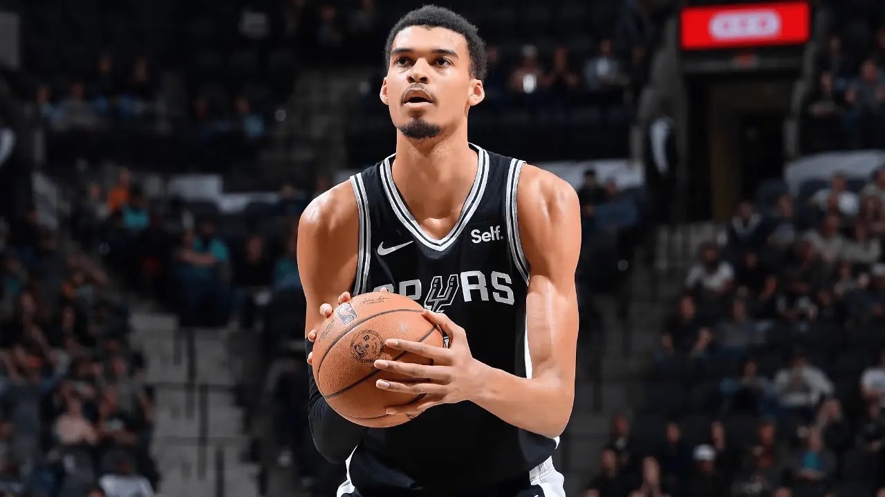 🤔明日马刺对阵国王，文班亚马因左小腿紧张出战成疑据马刺官方消息，维克多-文班亚