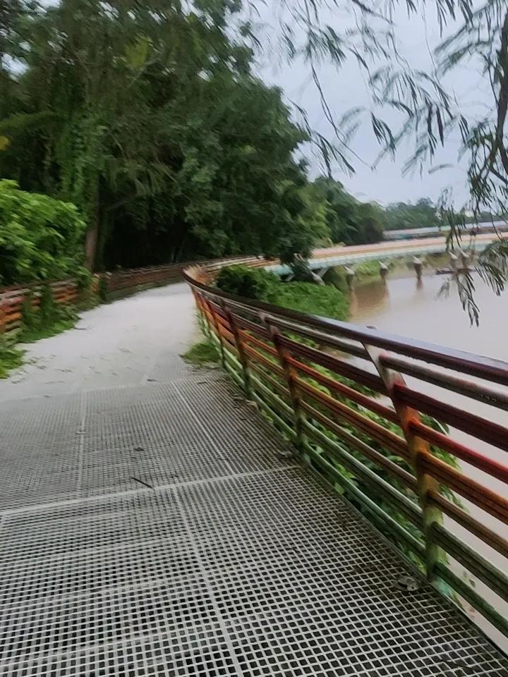 生活中的乐趣，既藏在日常琐碎，也藏在挑战之中。
日常里，乐趣俯拾皆是。清晨多赖两