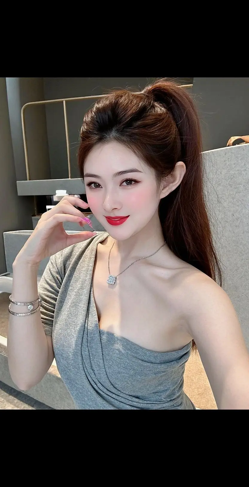 岁月，不仅给了我们皱纹，还给了我们沉稳与审慎，不被情绪左右也是一种成熟...