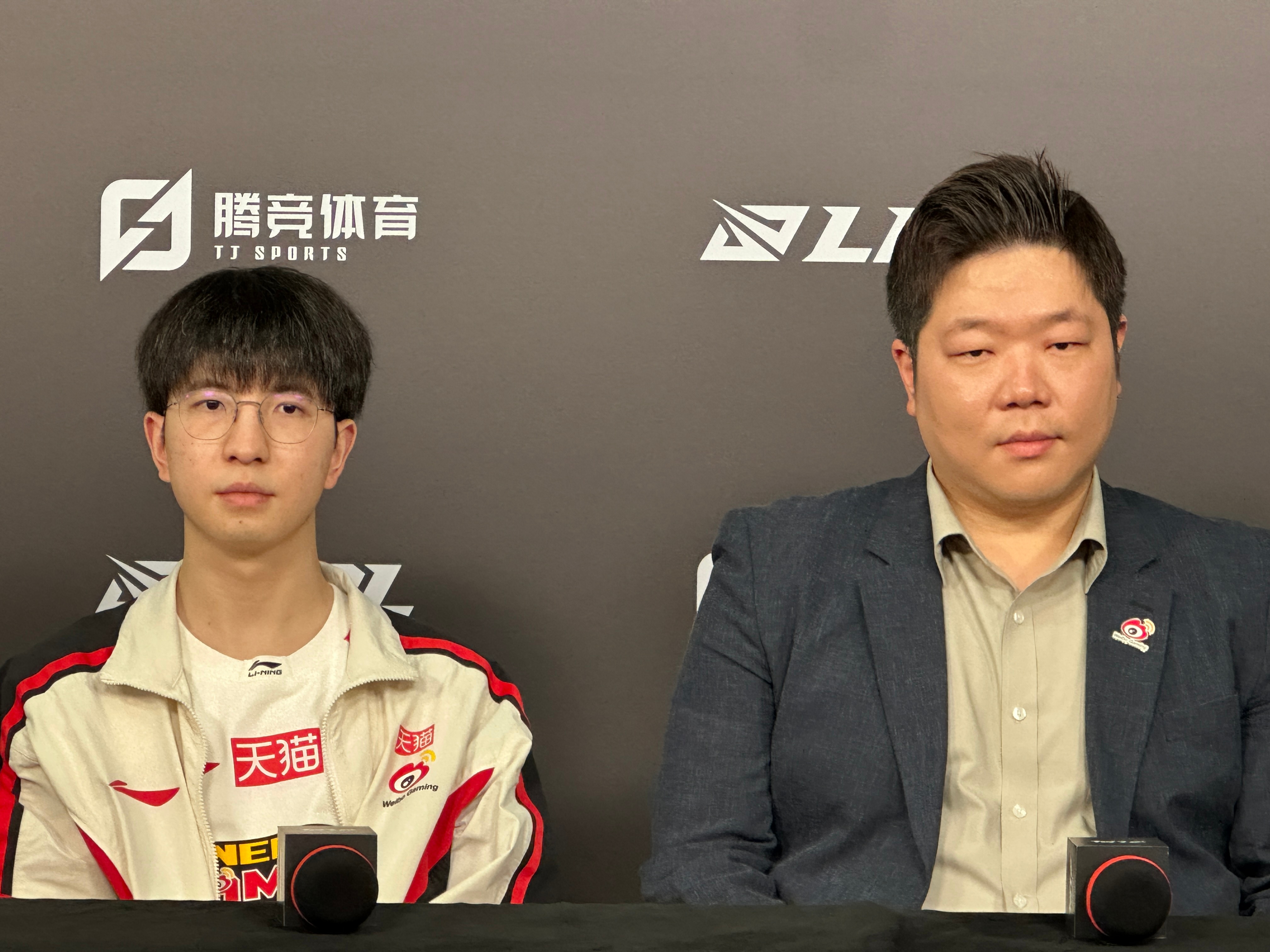 Elk随教练来到败者群访，有点无力，那个坩埚差一点点就好了…al战胜wbg202