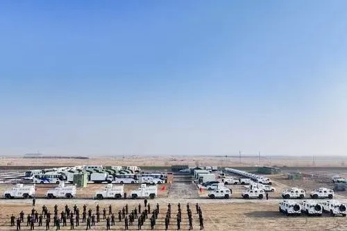 公安系统里面铁甲车保有量最多的单位应该是这个了。右边那些好像不是之前的猛三。 