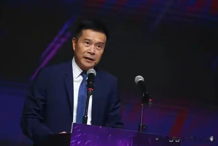 罕见！陈海涛:回应杜锋卸任主教练升总教练:

首先，感谢杜锋指导在教练岗位上十年
