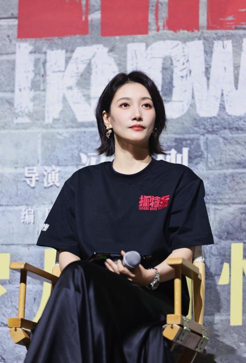 啜妮主演抓特务抓特务票房破3000万啜妮塑造的刘亚琴细腻动人，把敏感纯粹又温暖的