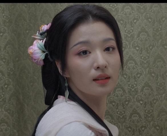 庆余年中的四大美女：王楚然，李沁，宋轶，金晨。瞬间感觉李沁赢了，而王楚然的化妆师