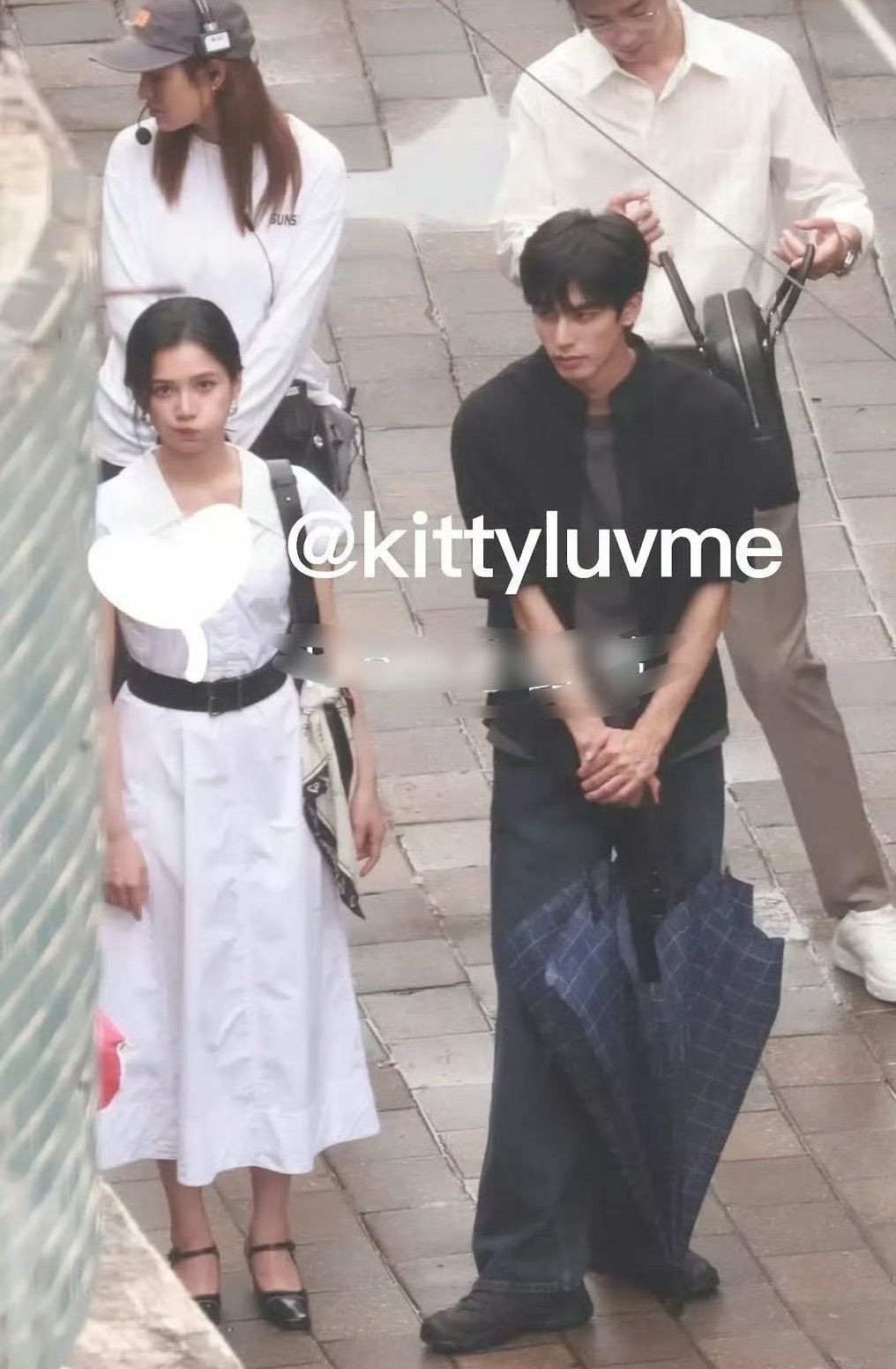 现偶的服化妆造太吓人了[傻眼]，只能靠脸撑 ​ ​​​