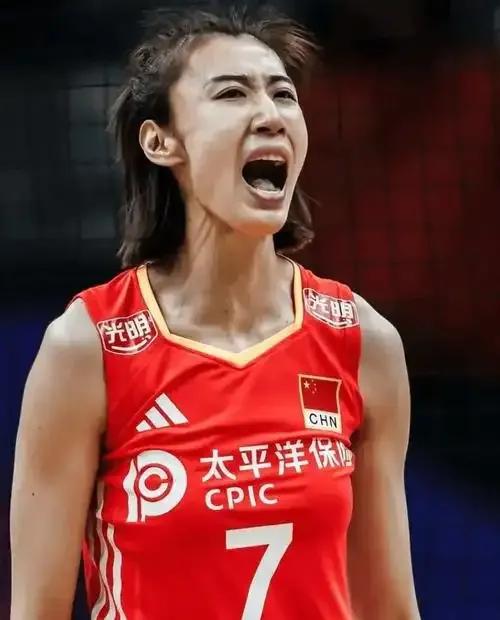 对阵法国副攻表现完美!

昨晚，中国女排3-0战胜法国队，拿到了VNL北京站的第