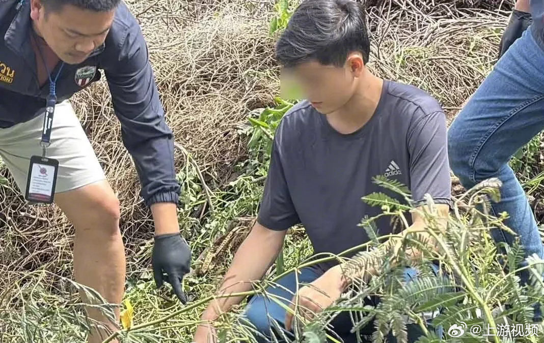 #中国男子在泰被杀同屋女子发声#【20岁中国富二代在泰国被杀，嫌犯自首：在女友浴