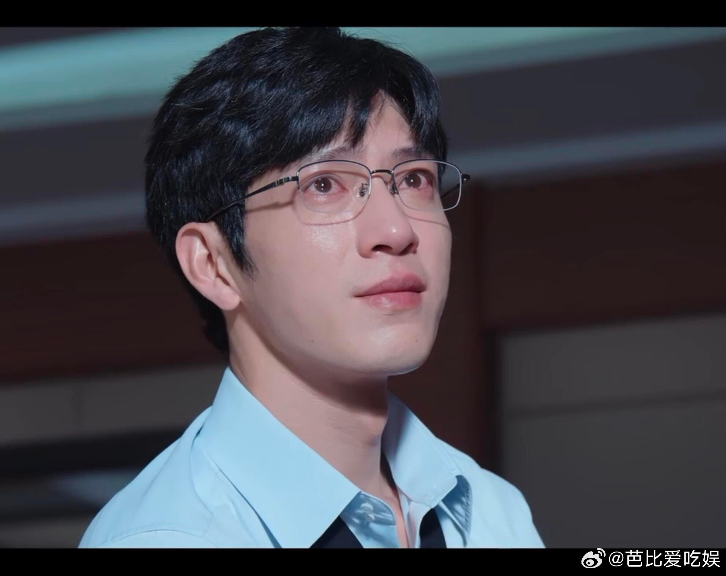 井柏然还是这么会哭真的会为井柏然的哭戏心动！红着眼眶强忍泪水的样子太让人心疼，情