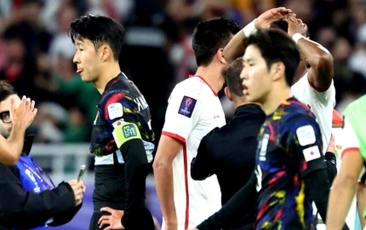 韩国队和捷克队的风格都比较硬。
人家捷克队那边有希克这种在德甲当射手的锋霸，我们