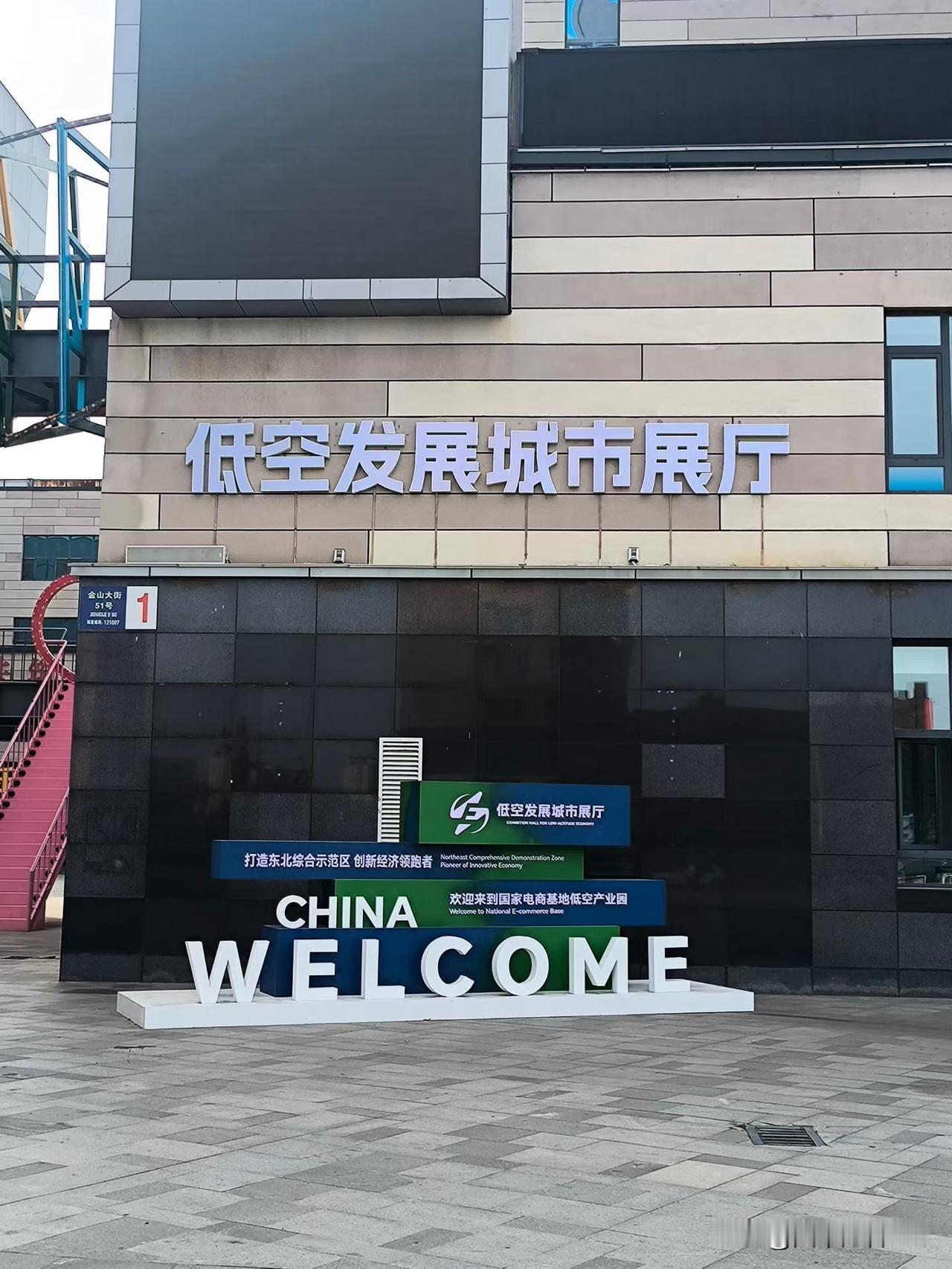 美国的霸权地位是否受到威胁江河日下，沒有永远的王者。