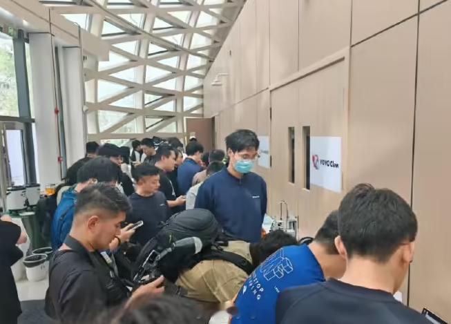 荣耀版“龙虾”YOYO Claw 发布，官方在现场进行了多个场景演示，包括媒体运