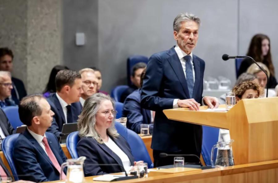 这一回中国可真要杀鸡给猴看了。中国实在忍无可忍，终于要杀鸡给猴看了，谁是这只鸡？