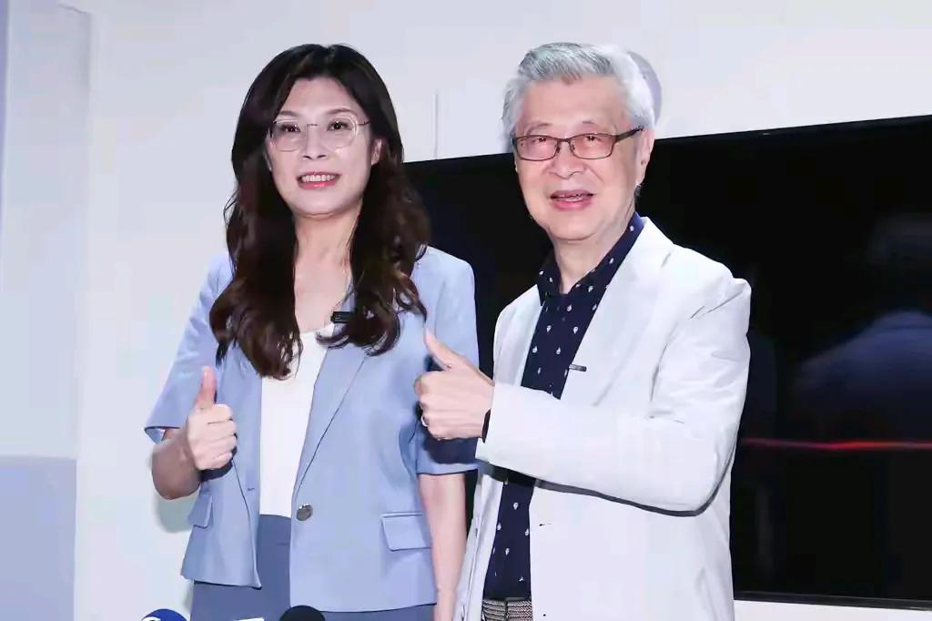 郑丽文赢麻了！

朱立伦这次可能真算错了
最新民调里郑丽文支持率直接拉到六成多