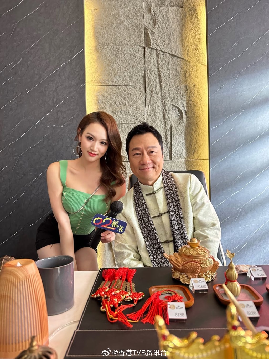 星岛：香港探秘地图｜黄子桐饰演低胸长腿女记者人气暴涨 参选港姐放弃哈佛入学 手握