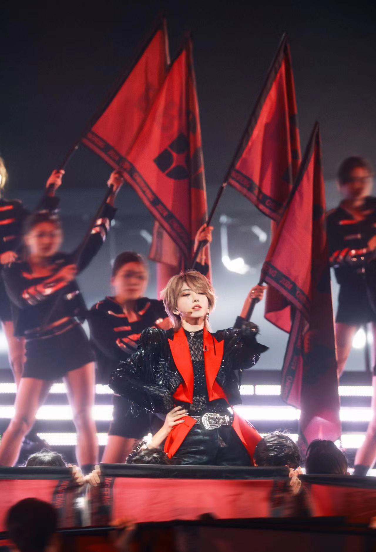#刘忻金发#金发绝了，好好看啊！！期待三公《bangbang》舞台，现场一定燃爆