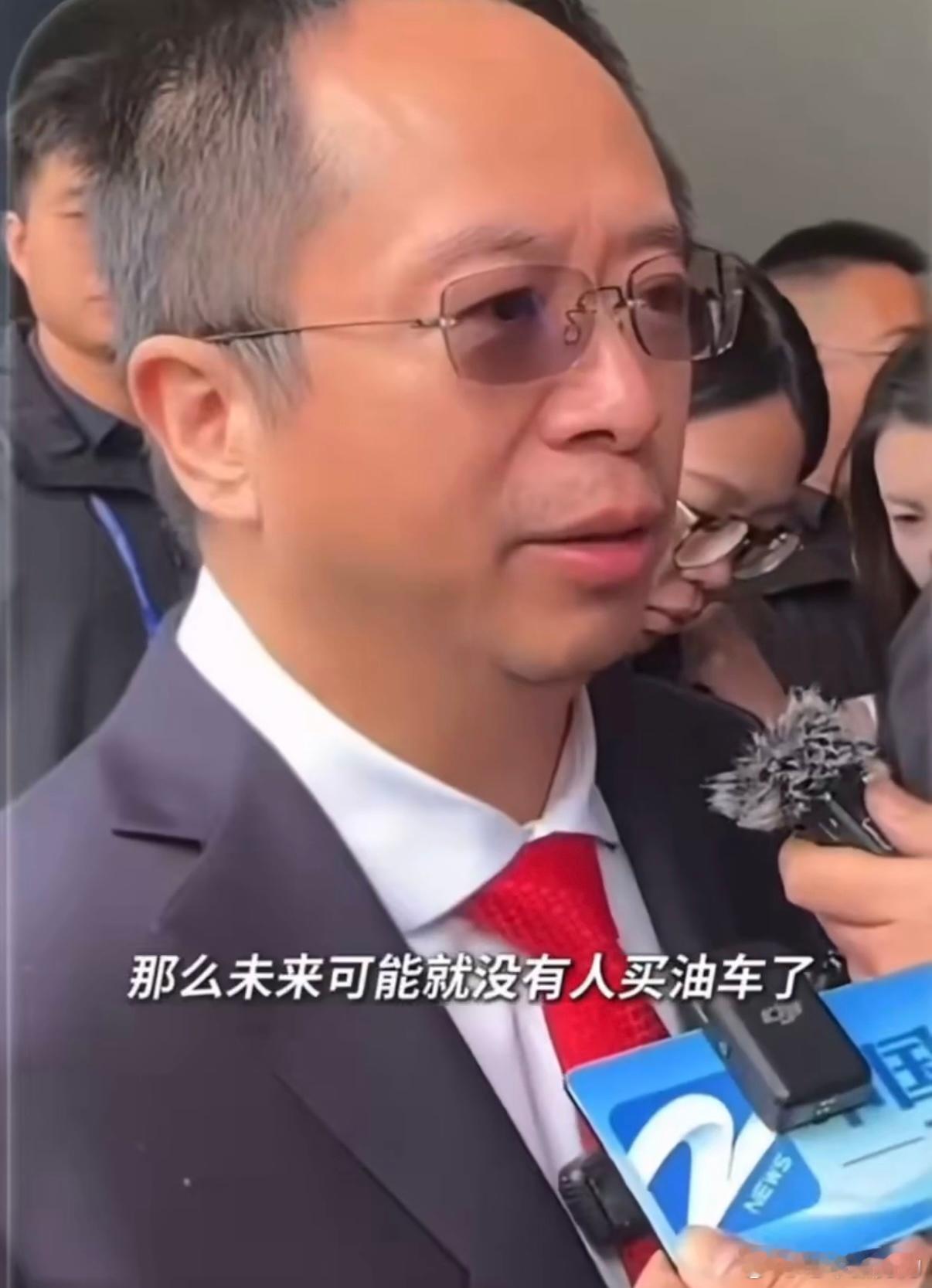 360集团老板周鸿祎称，再豪华的燃油车，未来都会像诺基亚手机被智能机淘汰一样，不