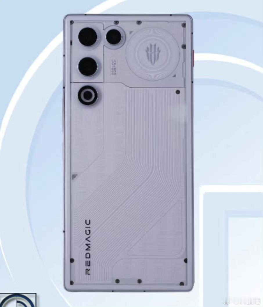 红魔11 Air证件照来了，依旧是方方正正的造型+全面屏，与红魔10 Air相比
