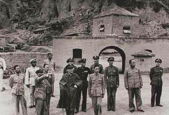 1947年，蒋介石来到延安，问一过路农民：你可见过毛主席？谁想到，老农民的一番话