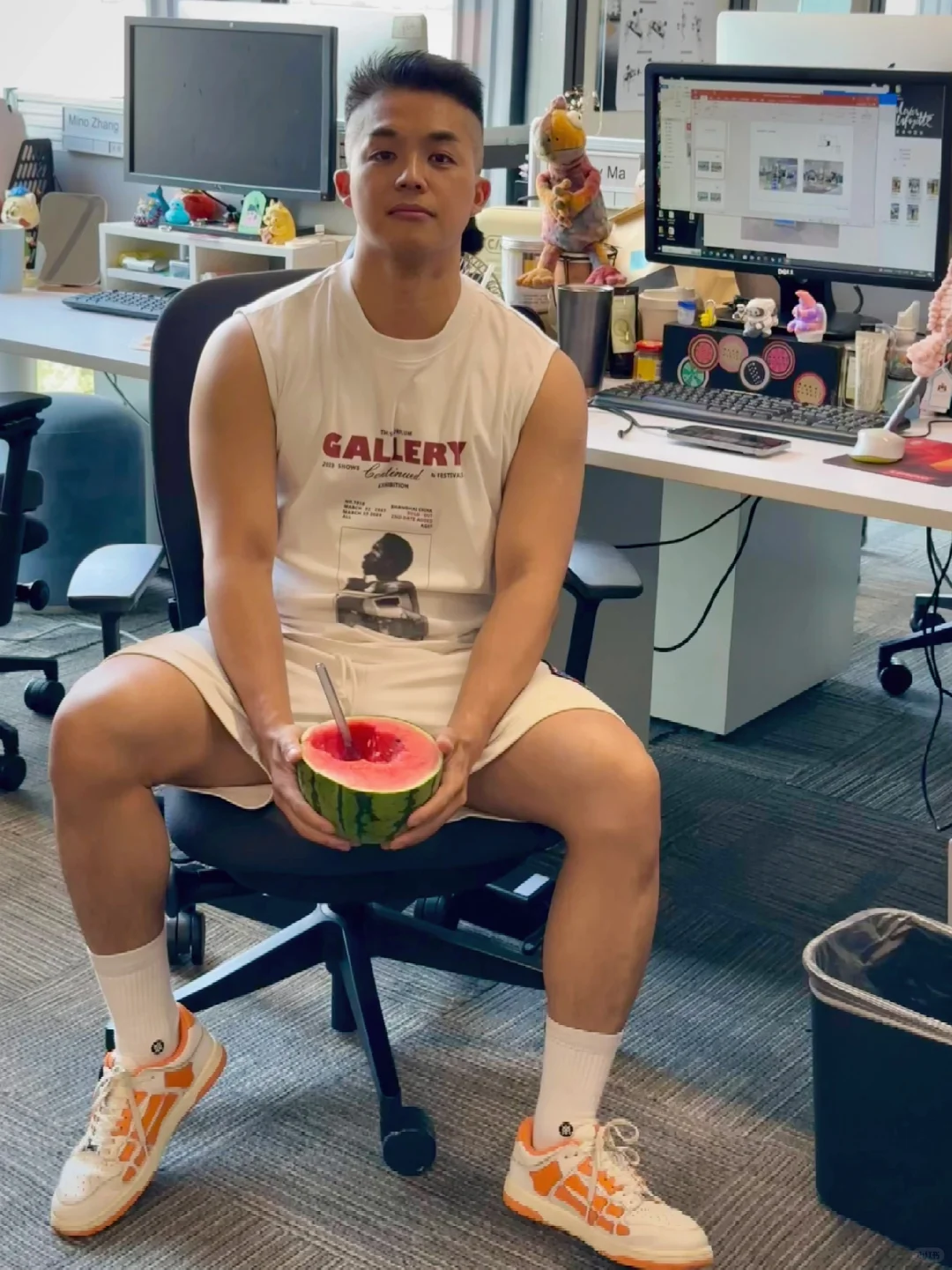 周五就该在办公室好好吃瓜🍉