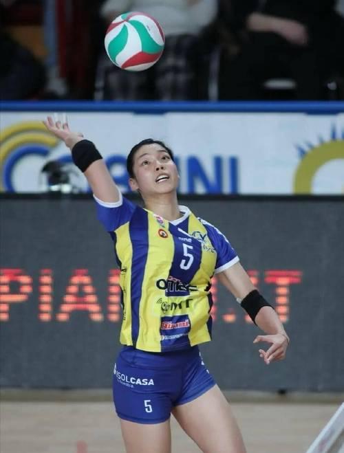 庄宇珊厉害，朱婷教练都对其竖大拇指

中国女排球迷都期待的一场意甲联赛比赛如期而