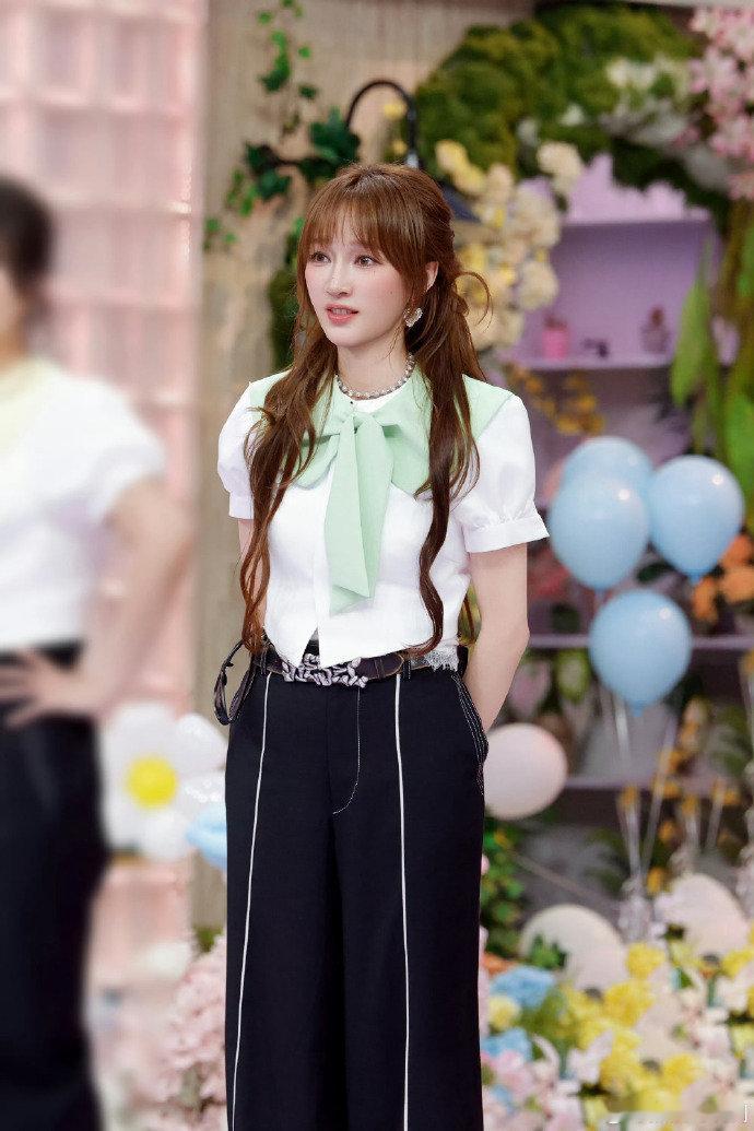 孟佳的理想型是韩商言你好星期六孟佳理想型锁定韩商言，又酷又温柔的类型，果然大家喜