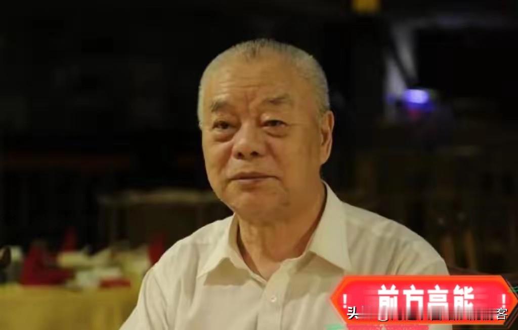 李银桥的后人起诉林铁家，态度非常坚决，不会妥协。
 
这事儿一出来，网上立马炸开