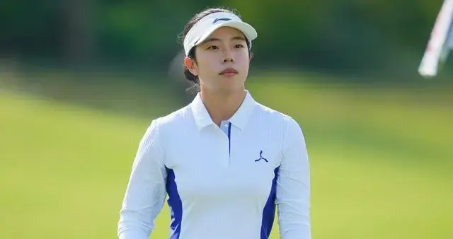 刘国梁16岁女儿夺冠，登顶中国女子高尔夫球公开赛，刘国梁曾坦言：不愿女儿打乒乓球