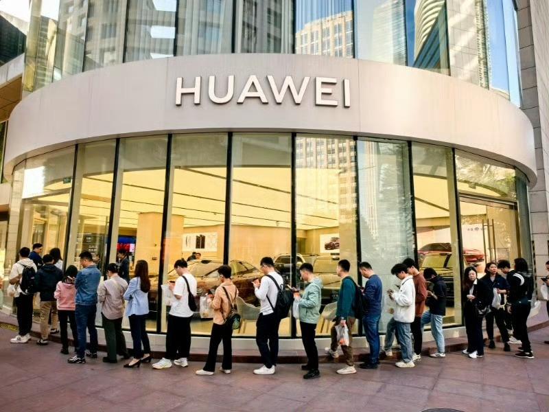 全国多地华为门店抢购Mate70 Mate70系列太火爆了吧，都是谁说不要的啊，