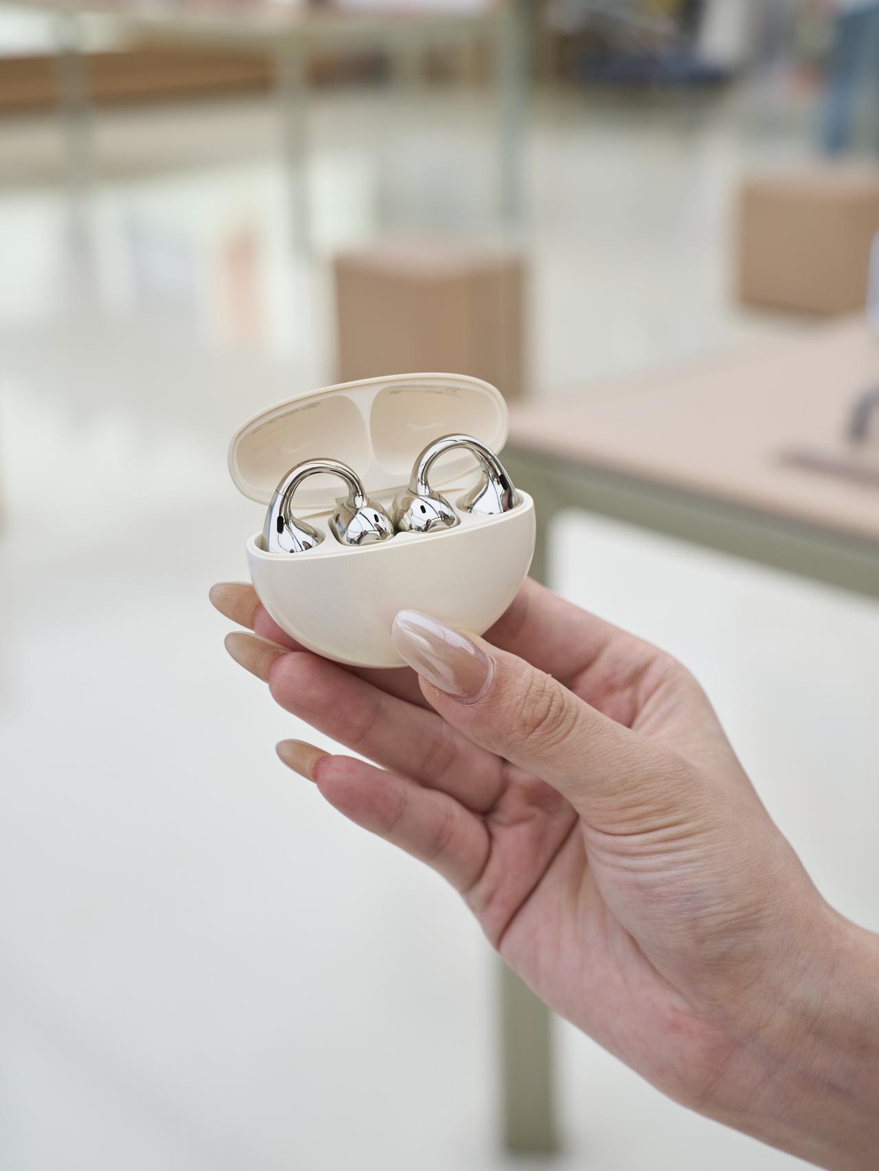 等不及了！下班去店里试了莎莎同款耳夹耳机

今天下班就去店里试了下OPPO En