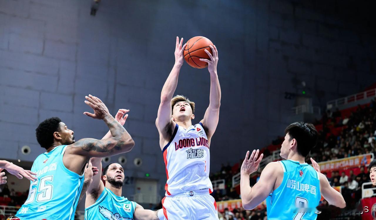 昨晚青岛和广州的比赛太让人惊喜啦！“老法拉利”郭艾伦那状态，简直梦回巅峰！

在